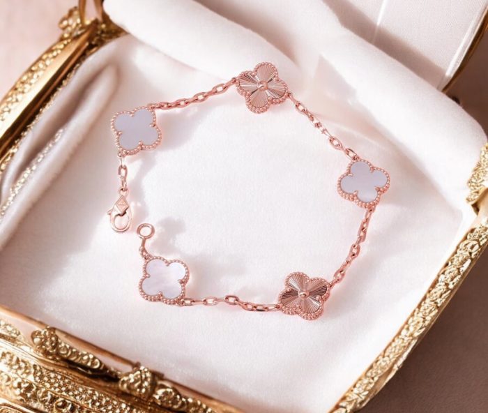 Elegant Clover Bracelet S950 Sterling Silver, Rose Gold-Plated, Mother of Pearl & Mixed Finish