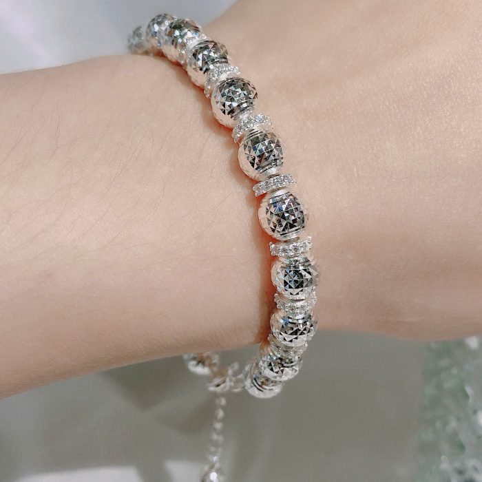 Elegant Diamond-Cut Bead Bracelet – Sterling Silver with Sparkling Accents